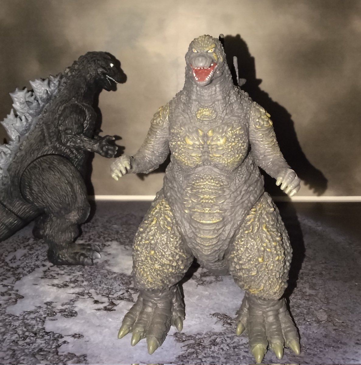 いよいよ明日✨✨新情報気になりますね🥵🎥
（ムービーモンスターシリーズ）