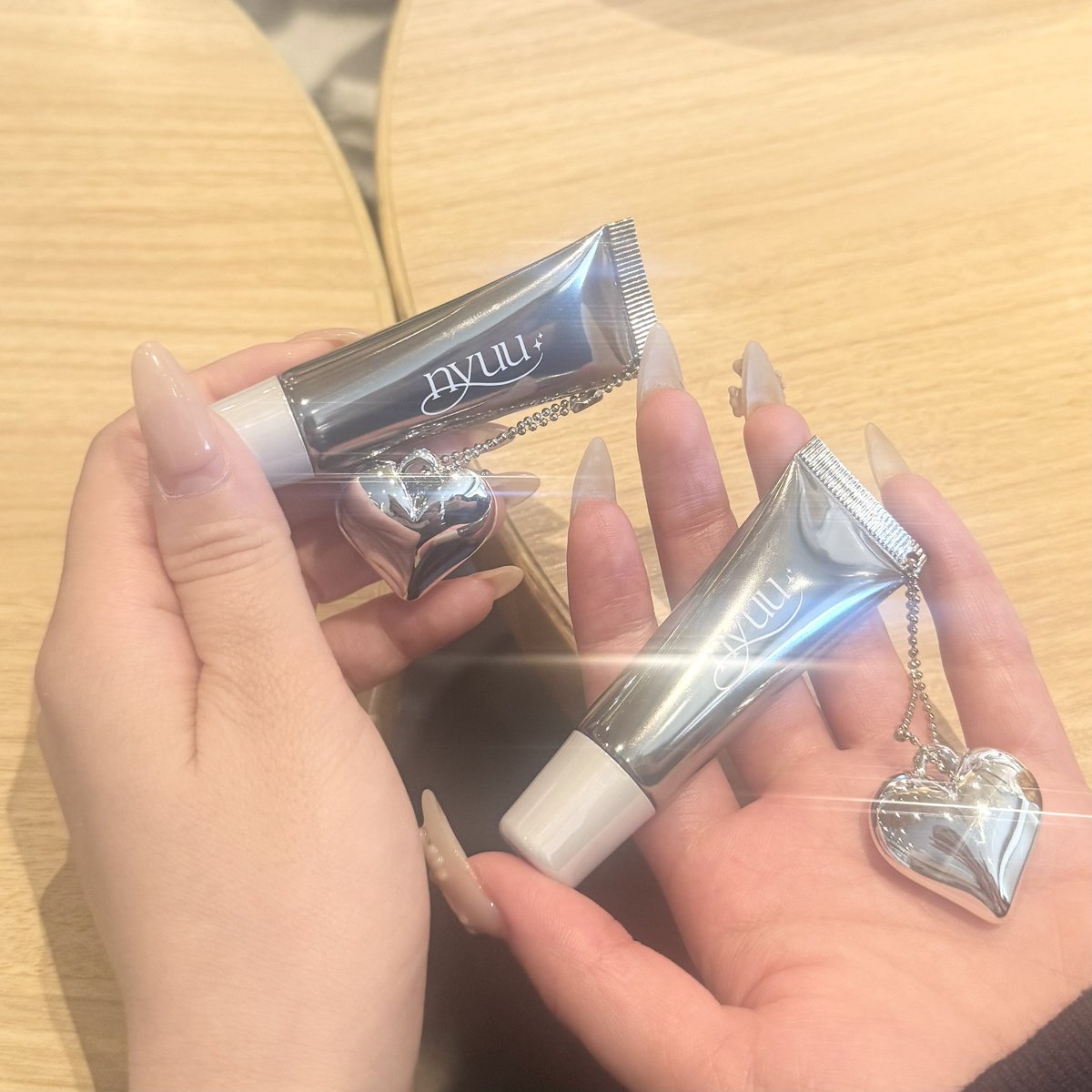 日本に来るならこれを買って‼️（夏ver）

☑︎KOSE メイクキープミスト クールタイプ
☑︎ビオレ 角栓崩壊洗顔
☑︎トランシーノプレミアム 美白サプリ
☑︎ドンキ nyuu リッププランパー

日本の美容好きさん韓国オンニにオススメ教えたげて🙏🏻🎶