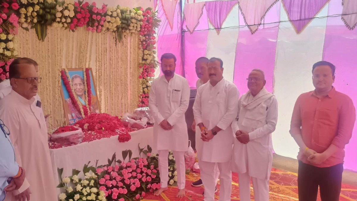 आज ग्राम सोलाचक्क पहुंच कर परम आदरणीय श्री दिनेश रघुवंशी जी की माता जी के तेहरवीं कार्यक्रम में सम्मलित हुआ |