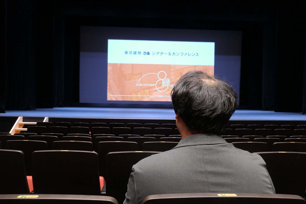 yfm_noc's tweet photo. @impress_watch たった1人座っただけでこんなに舞台と被るの面白すぎる https://t.co/QTIRGS37kP