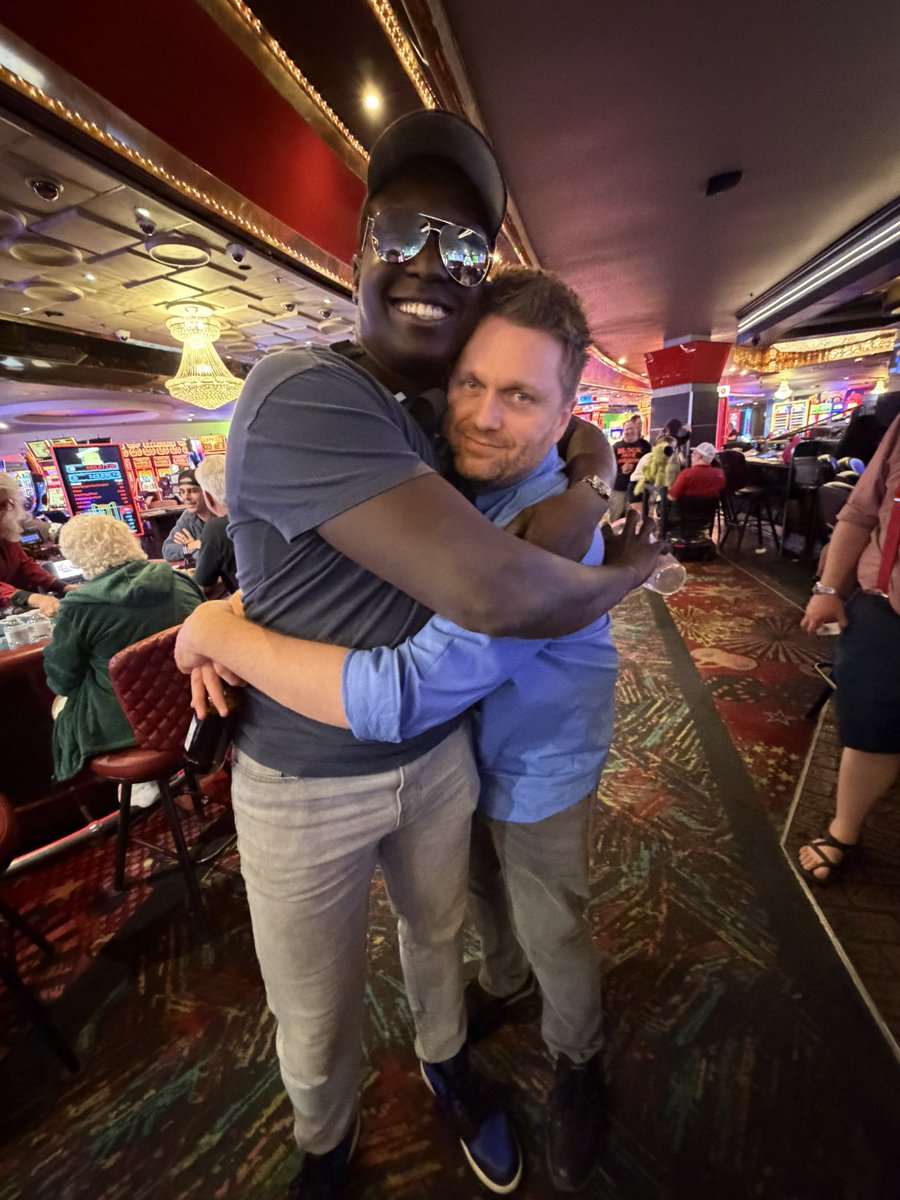 TheHughezy's tweet photo. I thought @Captain_Cheez was a pint of Guinness.
He tolerated it.
#Hackamania https://t.co/wYG29l1DZN