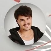hsgoldr's tweet photo. cero influenciado el estilo del personaje por el estilo del actor no? después quieren q los fans separen ficción de realidad y desde la misma producción hacen este tipo de cosas 😅😅 https://t.co/IlPPk8vhIj