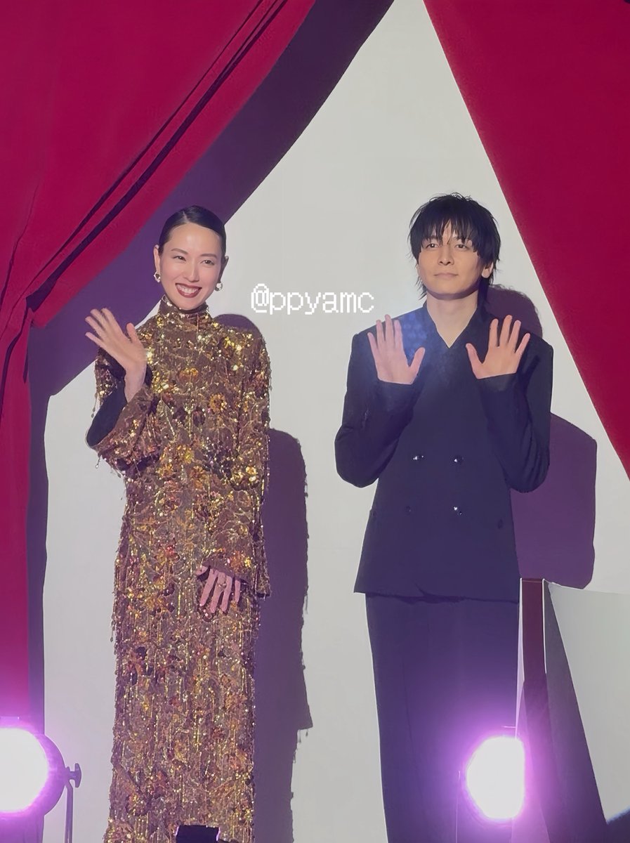 ppyamc's tweet photo. #Filmarks 様のご招待で #地獄に堕ちるわよ の記念ﾊﾟｰﾃｨｰへ参加してきました❤️‍🔥とっても豪華な会場はｷｬﾊﾞﾚｰをｲﾒｰｼﾞしていてﾄﾞﾚｽｺｰﾄもﾚﾄﾛで統一され世界観の表現が素晴らしかった。ｷｬｽﾄ陣のﾄｰｸも本編が楽しみになる内容ばかりで早く観たい〜❕4/27より #Netflix  にて https://t.co/imLGsZXoTo