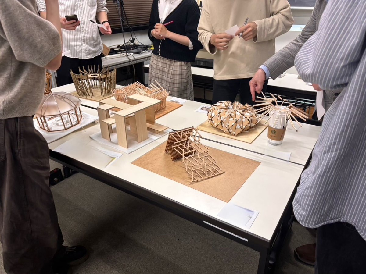 UT_Timber's tweet photo. 本日は五月祭に出展するパビリオンの研究室内コンペでした！
今年のテーマは「ピン接合を活かした木質立体架構による屋根付き休憩スペース」です。
どの作品が選ばれたかはまた後日！ https://t.co/ZLhhFC9569