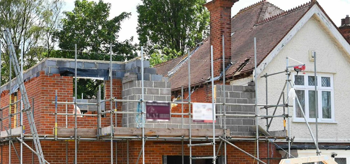 Batinfo_com's tweet image. Agrandissement de maison : un marché résilient dans un secteur du bâtiment en crise buff.ly/zoI9r0i #agrandissement #extension #maison #BTP #construction