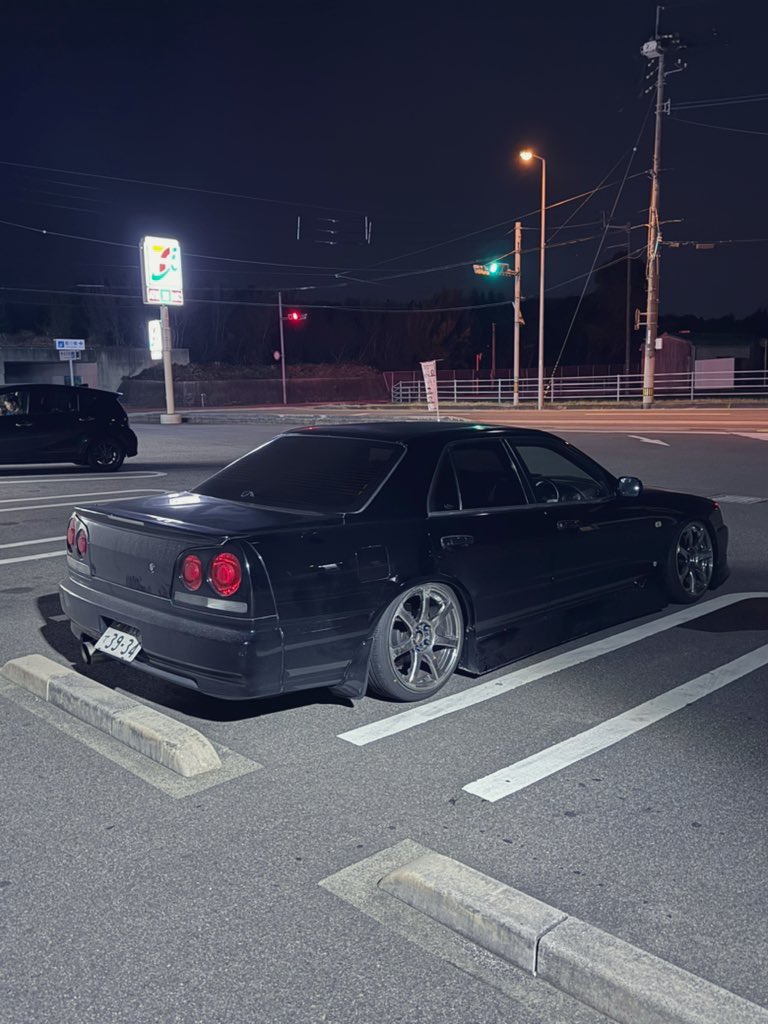 出口 tweet media