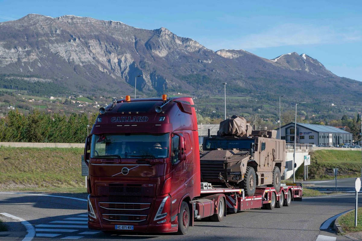 pascalbtr's tweet image. Tiens, EXCELLENTE nouvelle pour le @4RCh_Gap : livraison du 1er #Serval ! 👍
Première sortie officielle à la Foire de Gap, du 8 au 17 mai. 😉
Il ne lui manque que le #CAMTAC 🏔️ ...😢
📷FB 4e RCh
@27bim