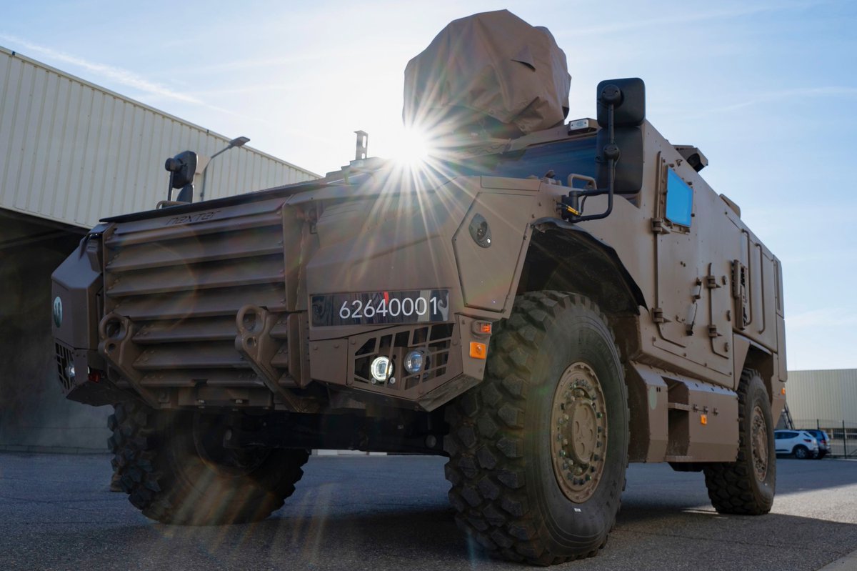 pascalbtr's tweet image. Tiens, EXCELLENTE nouvelle pour le @4RCh_Gap : livraison du 1er #Serval ! 👍
Première sortie officielle à la Foire de Gap, du 8 au 17 mai. 😉
Il ne lui manque que le #CAMTAC 🏔️ ...😢
📷FB 4e RCh
@27bim