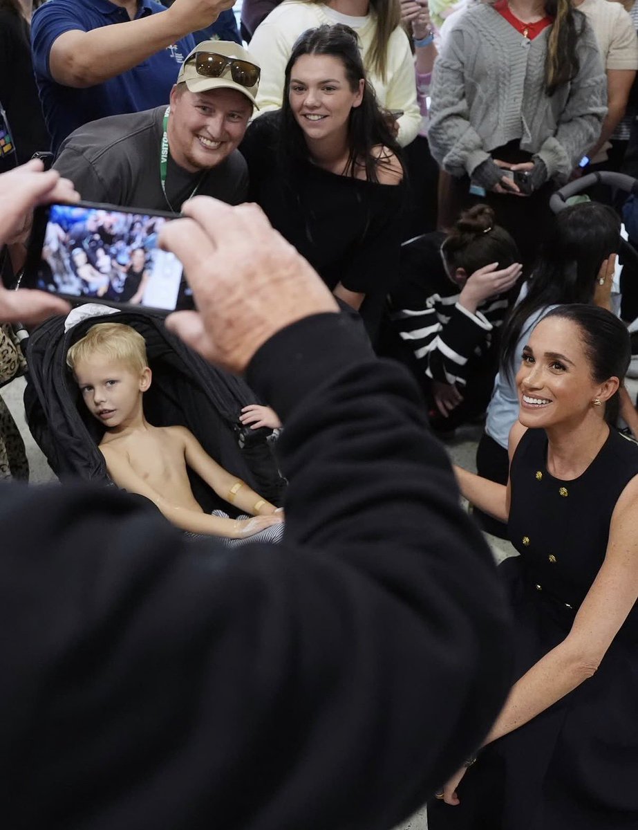 Harry, Meghan’s Spare tweet media