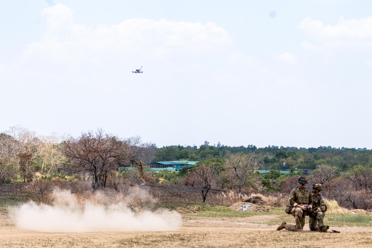 25thID's tweet image. The mission: Hold key terrain at risk.
The method: Fusing FPV drones (SEE/SENSE) with infantry maneuver (STRIKE).

This is #IntegratedDeterrence in action. @USArmy #25ID and #AFP partners building combined lethality at #Salaknib26. 🇺🇸 🤝 🇵🇭

📸 by Sgt. Duke Edwards