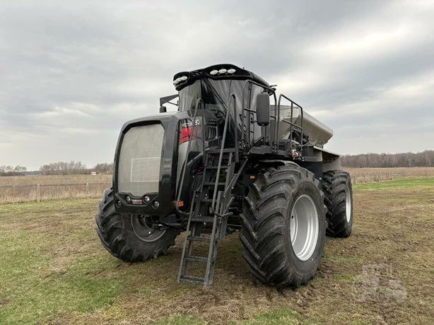 Equipment Spotlight!! 2024 RBR Vector 390 with only 260 Hrs!! 
- 10 ton New Leader NL4500 Box 
- CEAT VF710/70R38  Tires 
-Raven Viper 4 w RS1 , Smartrax and Slingshot  

For more information on this unit call us or come by and see it for yourself Located in Mount Elgin,ON