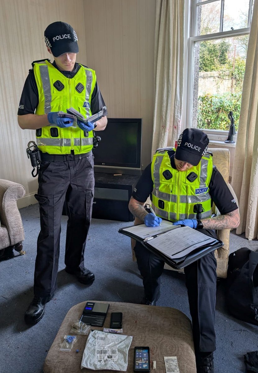 PSOSCollege's tweet image. Systematic search is a key part of initial training.

New officers learn to search persons, vehicles and venues, including indoor and outdoor property.

On completion of this, probationers practice executing warrants and seizing productions. 👮 

#LifeOfAProbationer