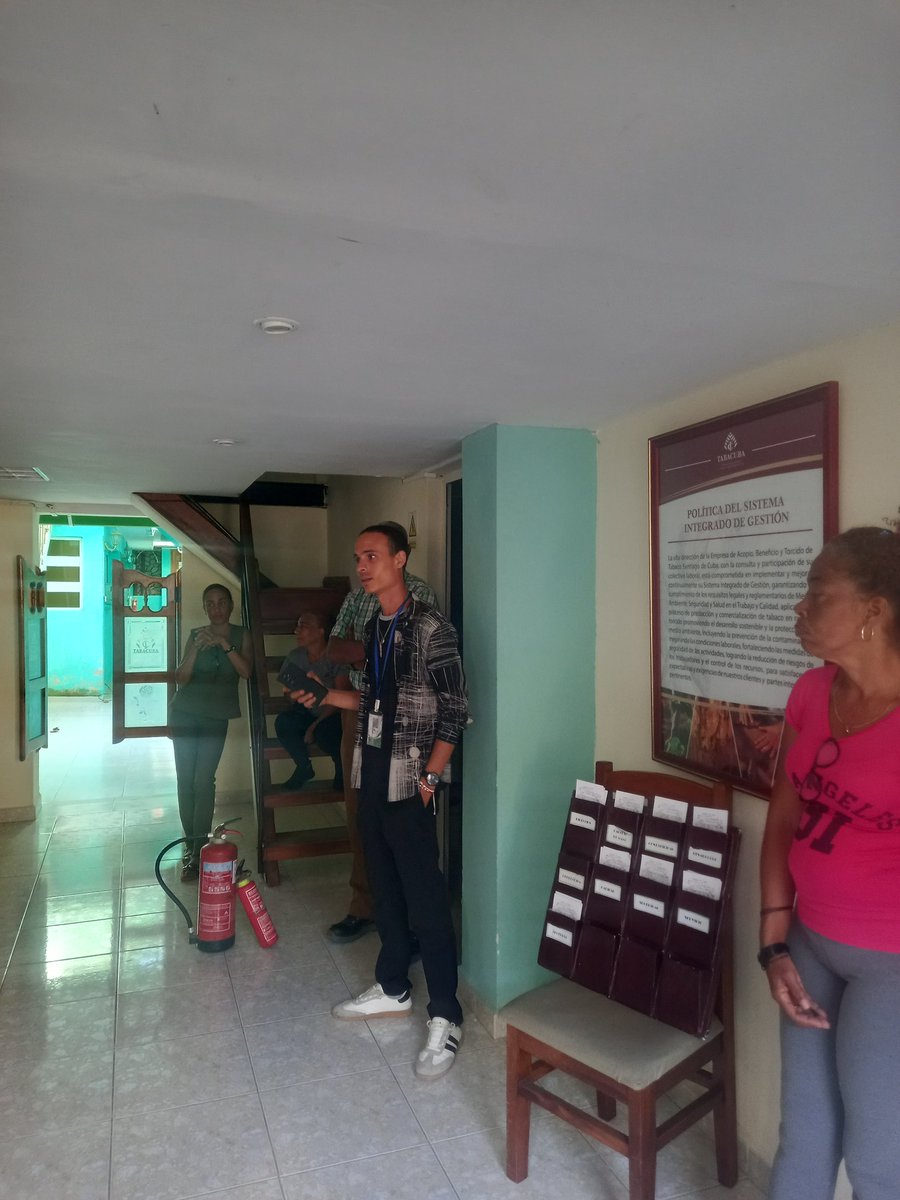 eabtt_c's tweet photo. Matutino Radial Especial celebrado en la Oficina Empresa recordando la fecha histórica de Playa Girón. 
En el mismo se prepararon a todos los trabajadores con la clase práctica contra Incendios y como accionar ante esa magnitud. Culminó el mismo con la #Convocatoria al #1roDeMayo https://t.co/ca3rUhGEs3