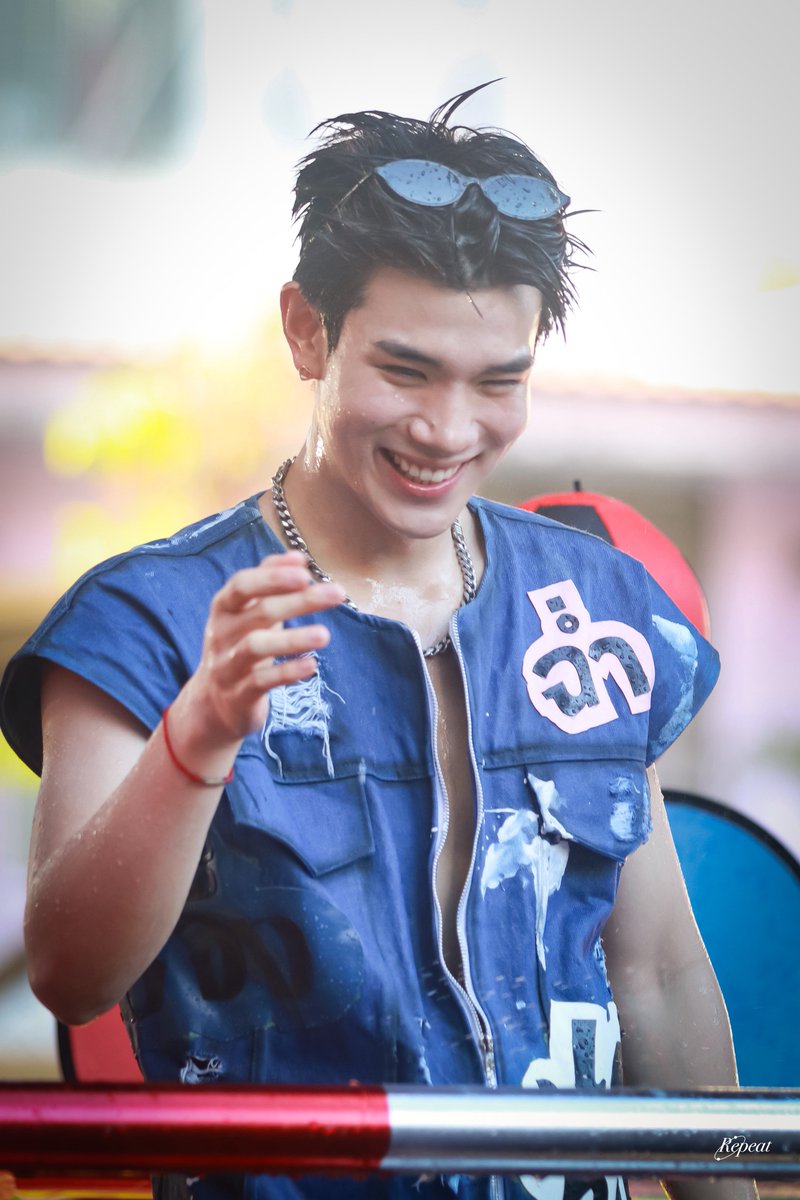 𝐑𝐞𝐩𝐞𝐚𝐭*𖦹ㅡ🍑🦋🌧️ tweet media