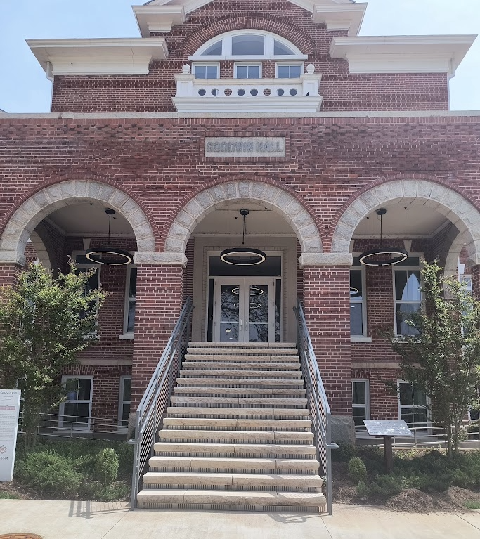 stepup_NCSSM's tweet photo. Step Up to STEM’s Dr. Gerri Cole, along with many Extended Learning colleagues, participated in the Counselor’s Drive-In last week that was held at both NCSSM campuses. Thank you to @NCSSMAdmissions  for hosting the event and for the wonderful opportunity for us to present! https://t.co/1uRHDxCQdN