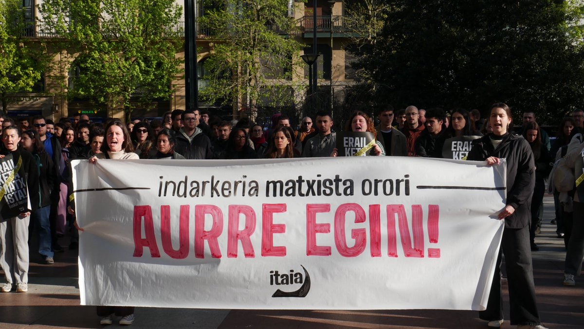 itaia_donostia's tweet photo. Iruñeko erailketa matxista eta  Donostiako azken asteotako bortxaketa eta bortxaketa saiakera salatzeko mobilizatu ginen atzo Donostian.

INDARKERIA MATXISTAREN AURKA BORROKATU! https://t.co/OogHOvVnxD