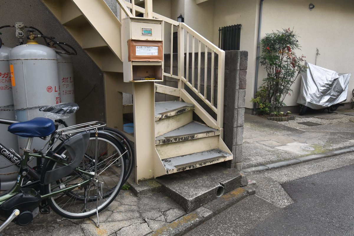 ogaa_ww's tweet photo. 「階段下階段」という雑な名前でフォルダを作っているけど、もうちょっと広く集めた方が面白いよな https://t.co/Li5P7nb5FI