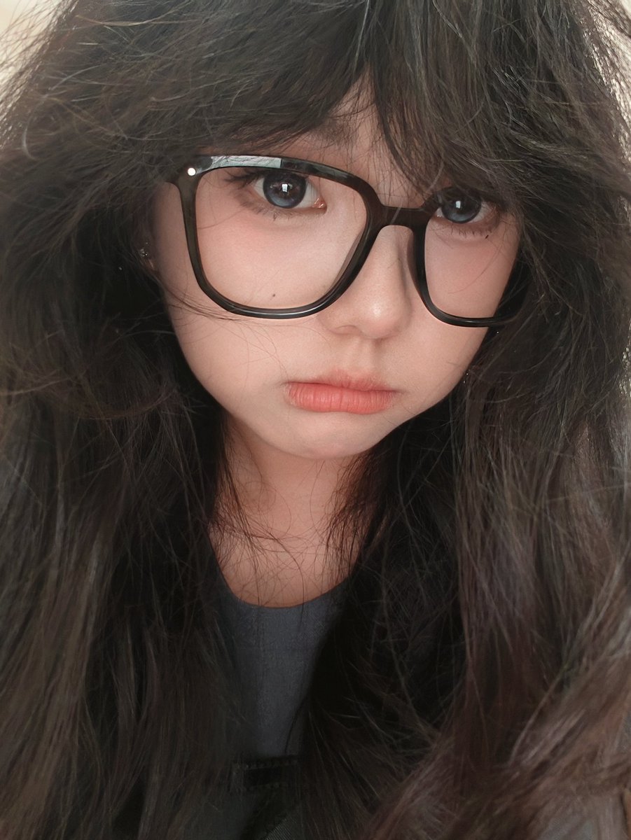 hhhhyyyyx's tweet image. 我原本只是来钓你的 可是我竟然想了解你的过去 听你喜欢的音乐 聊你名字的含义 安抚你所有的情绪 算了我有点喜欢你
#iiii #4i #妹1