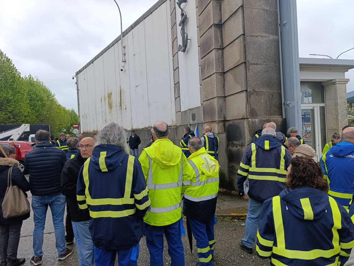 EuNaron's tweet photo. Acto polos represaliados, Navantia (Ferrol) https://t.co/8kytgWK3Xf