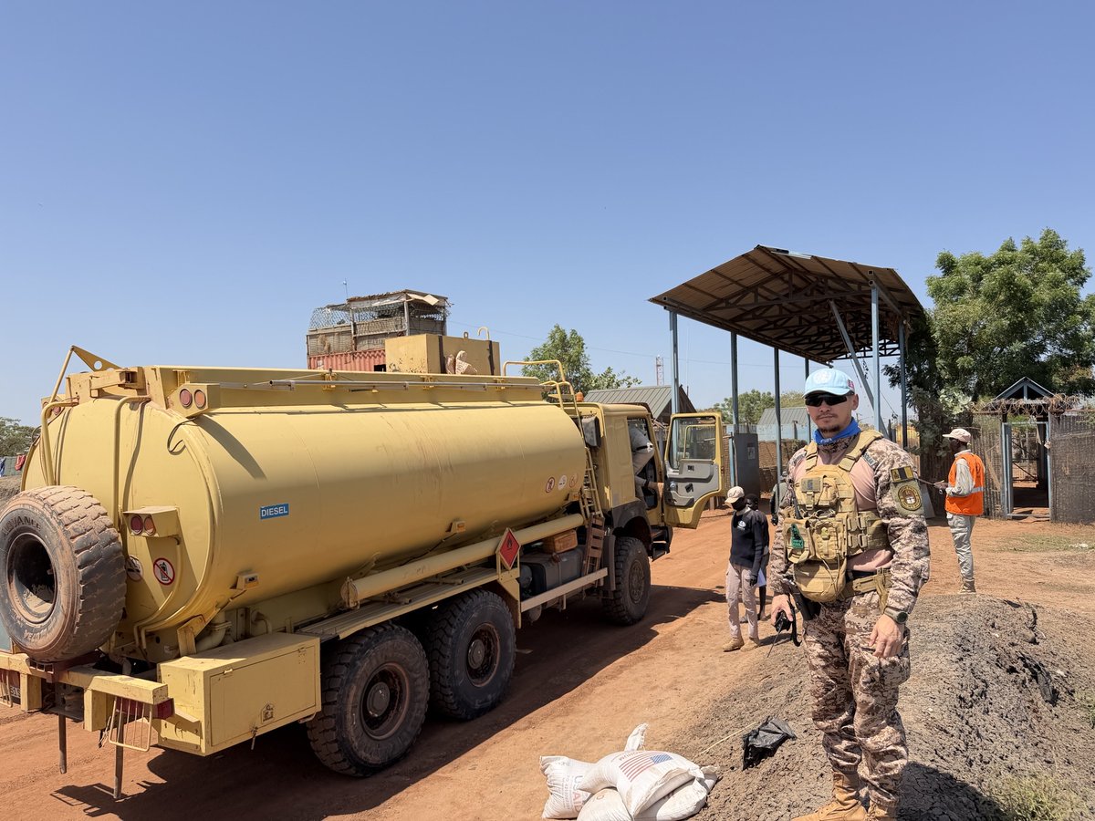 unmissmedia's tweet photo. In Bentiu 🇸🇸, #SouthSudan, #Mongolian 🇲🇳 peacekeepers protected a convoy of 22 fuel trucks during a six-hour journey across difficult and dangerous terrain from remote Abiemnon to #UNMISS' main base. Their efforts are critical to ensuring the mission can continue supporting communities during the rainy season in an already flood-stricken region.
#A4P #InvestInPeace