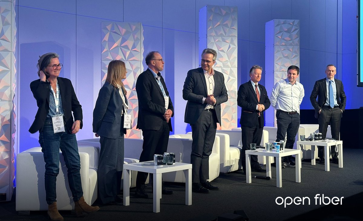 OpenFiberIT's tweet photo. 🌐 Anche quest'anno #OpenFiber è alla #FTTHConference, il principale evento europeo dedicato alla #fibraottica, organizzato a Londra da @FTTHCouncilEU. Un momento chiave per discutere il futuro delle reti full-fiber in Europa. #FTTH2026 https://t.co/YMWBFBobjL https://t.co/BBoedqSG7B