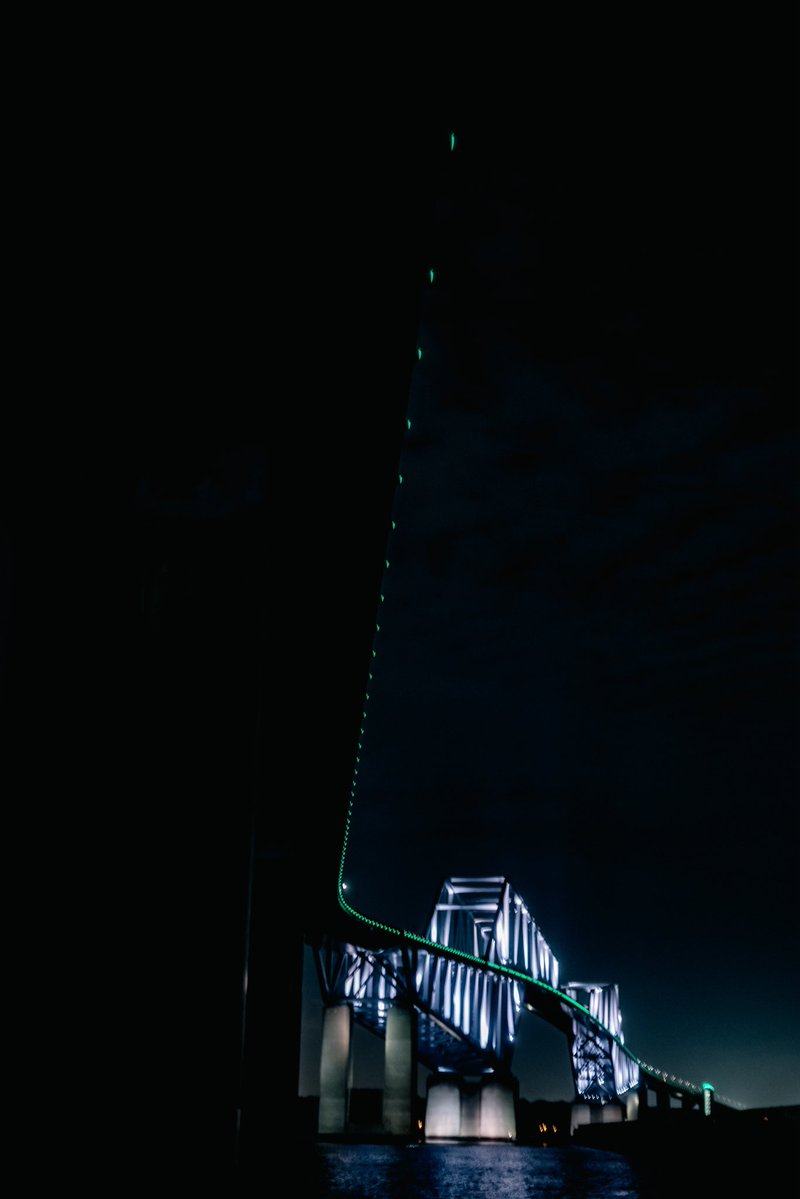 いろいろひと段落したので、久しぶりに夜のドライブへ。
無計画で来たから三脚なしの気合いの手持ち。

#でん同士写真部