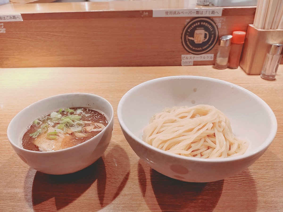 先日は
所沢　中華そば桃李 所沢店さんで『鶏白湯つけ麺(醤油)』『魚介醤油つけ麺』を訪食😋
鶏白湯はつけ汁はあっさりクリーミーで中太麺がモチモチで美味しい😄
魚介醤油は醤油のキレのあるしょっぱさは感じるがそこまでインパクトはなく普通に美味しい感じ🤓
今日もご馳走様でした🤗