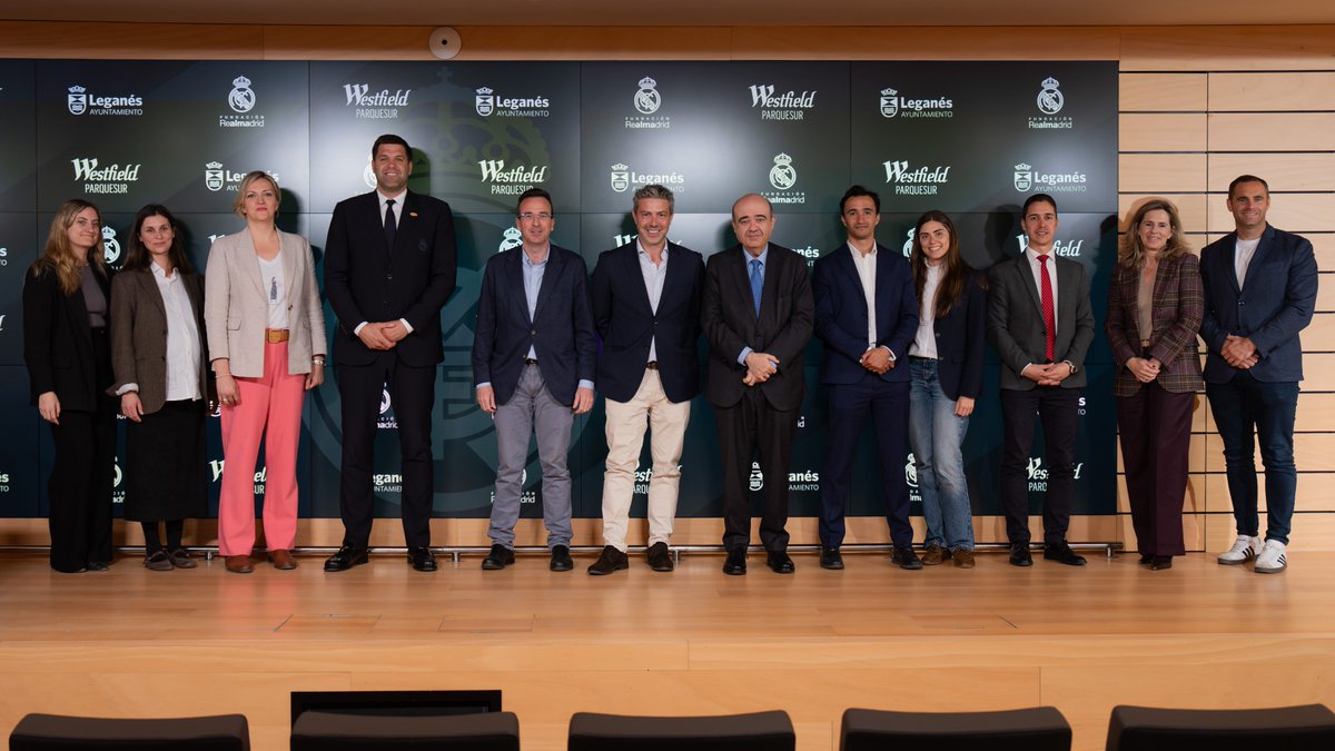➡️ El Ayuntamiento de #Leganés firma con la <a href="/FundRMadrid/">Fundacion RealMadrid</a> y Westfield Parquesur un acuerdo para impulsar la Escuela Sociodeportiva de Baloncesto
🏀 Mediante esta colaboración más de 40 niños y niñas se beneficiarán de la práctica del deporte a través de becas en el Polideportivo