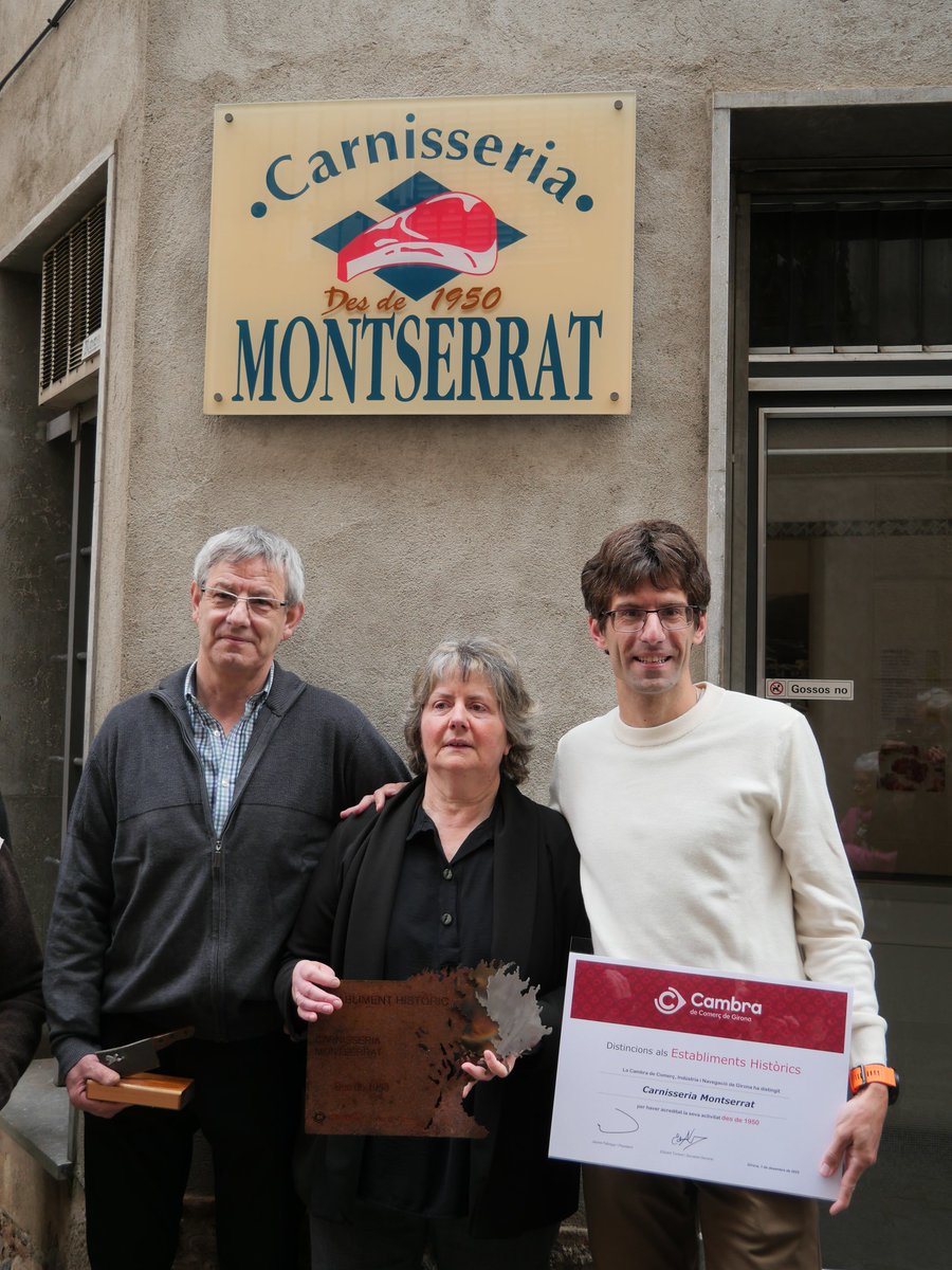 DiputacioGirona's tweet photo. 📜 La Carnisseria Montserrat de #SantFeliuPallerols rep el guardó de @cambragirona com a Establiment Històric 2025.

👀👉 Més de set dècades de proximitat i qualitat en el producte i l'elaboració. 

✅ Amb el suport de la #DdGi i la participació del diputat Miquel Reverter. https://t.co/I9cfTJfhg6