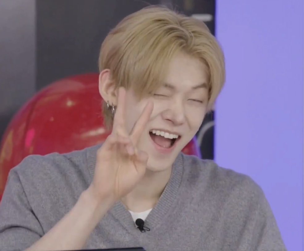 fluffy_Yeonjun's tweet photo. ✌️😉🐱✨ https://t.co/fF2zZS12kZ