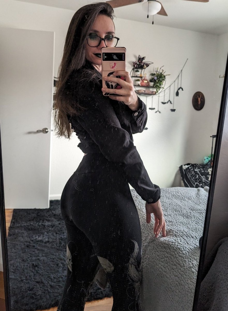 PrincessGothicBean tweet media