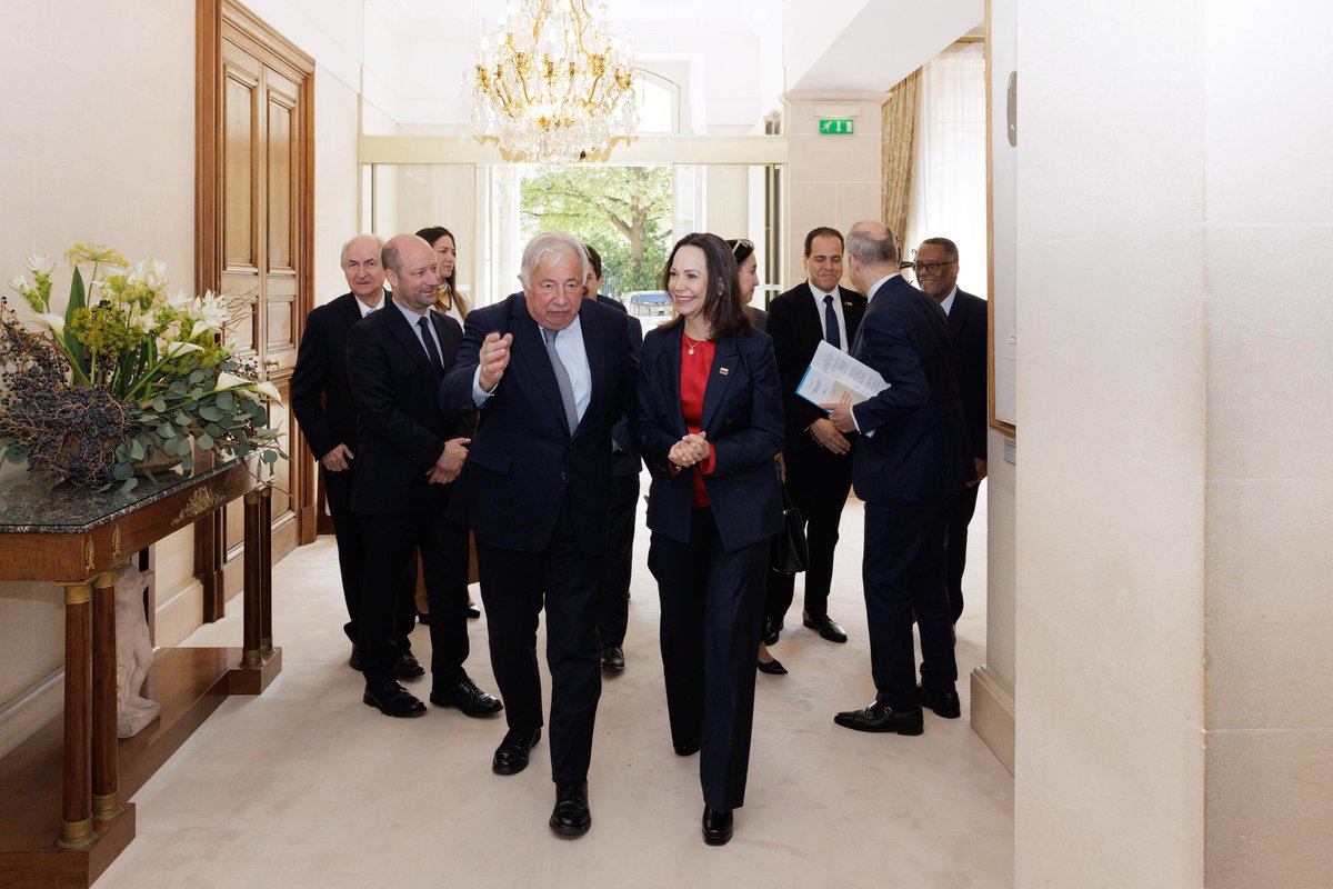 #VoceríaVzla | María Corina (<a href="/MariaCorinaYA/">María Corina Machado</a>) tras reunión con presidente del Senado francés: Es un momento decisivo para la transición en Venezuela

📲tuit.es/1Tua2