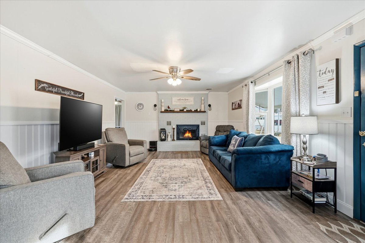 listingsnova's tweet image. Price reduced on this stunning home at 1901 S Timber Ridge Rd, Cross Junction, VA! 🏡 

Enjoy a private pool, spacious living, and plenty of storage space. 

Call 571-462-2445 to schedule a tour today!

#CrossJunctionLiving #VARealEstate #PrivatePool