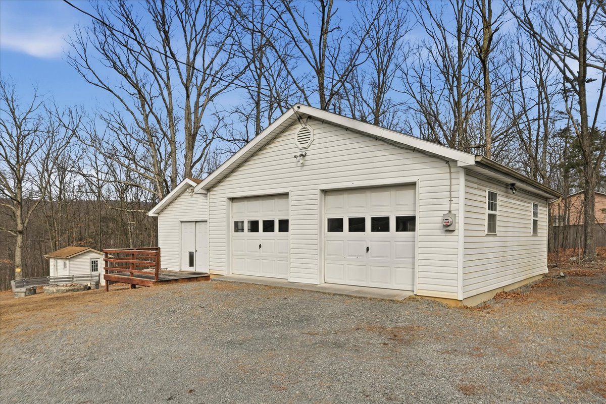listingsnova's tweet image. Price reduced on this stunning home at 1901 S Timber Ridge Rd, Cross Junction, VA! 🏡 

Enjoy a private pool, spacious living, and plenty of storage space. 

Call 571-462-2445 to schedule a tour today!

#CrossJunctionLiving #VARealEstate #PrivatePool