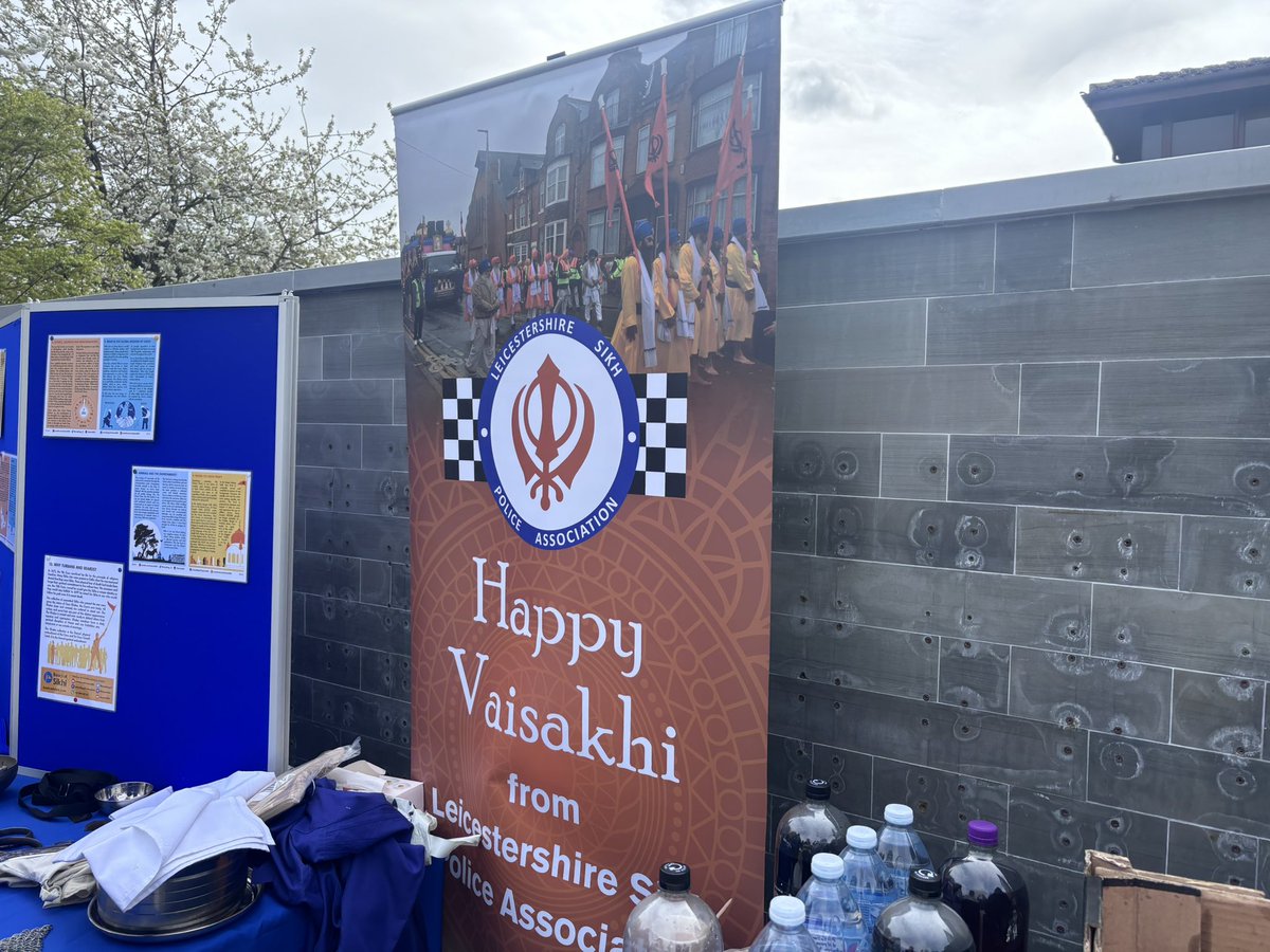 Rupert_Matthews's tweet image. I attended a #vaisaki event with colleagues today. Great #samosas!
#baisaki