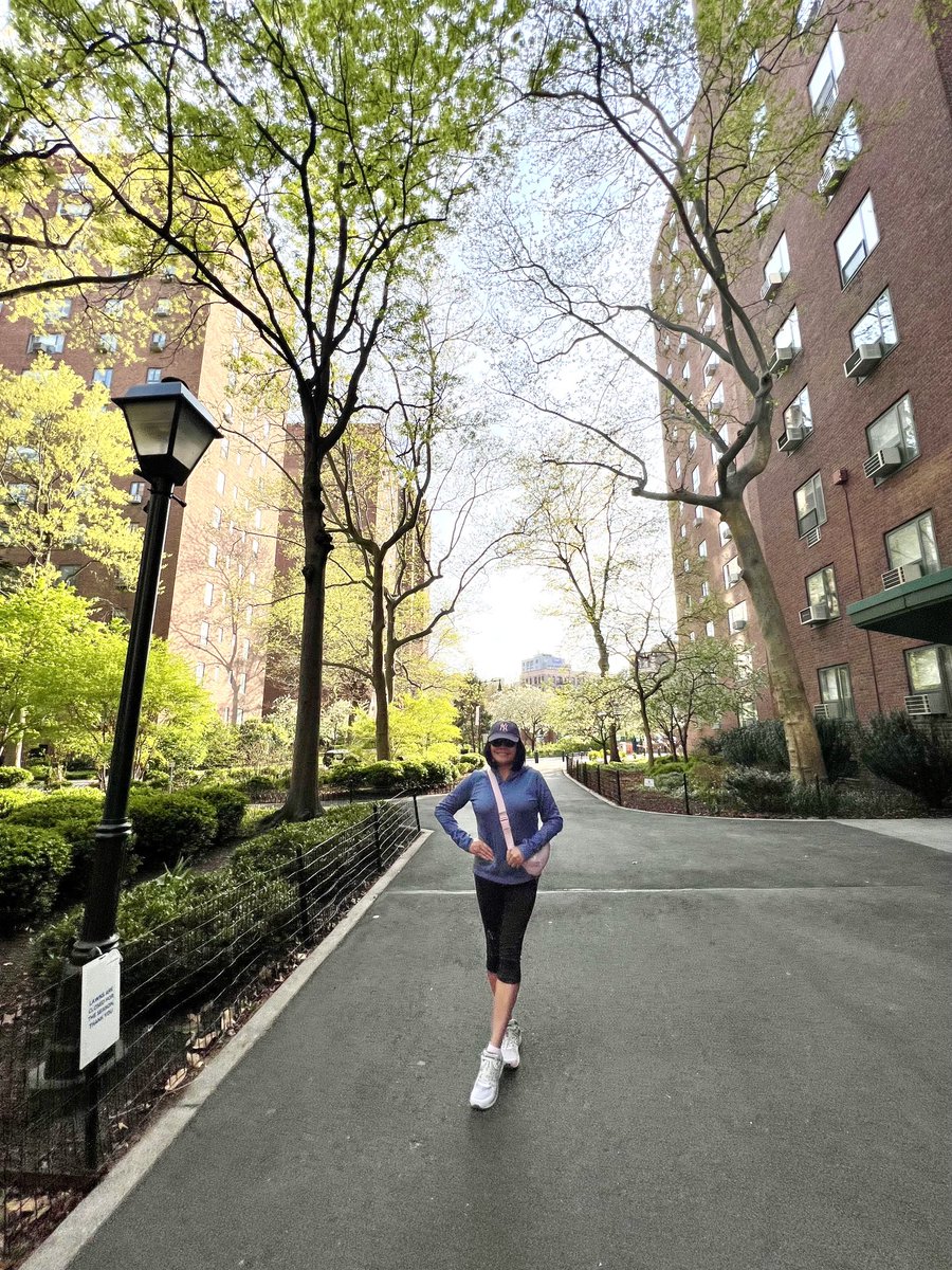 madel_suravilla's tweet image. Ready for a 6-7 mile run in the park now. 🏃🏾‍♀️

It’s 69 degrees Fahrenheit sunny 🌞 

Missed running so much. 😏

Gym later if not tired. 🏋🏿‍♀️

#Manhattan 🍎
#NYC 🗽