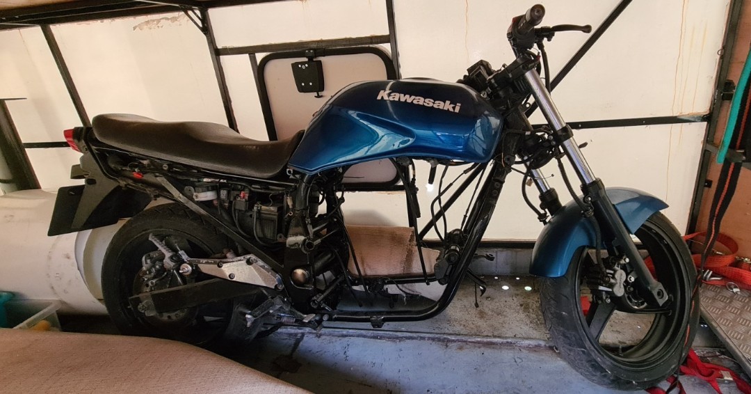 BarnfindMCycles's tweet image. Check out this 1995 Kawasaki GPZ1100 spares or repairs project! Ebay ad here barnfindmotorcycle.com/1995-kawasaki-… #Kawsaki #ClassicMotorcycles #MotorcycleRestoration #GPZ1100 #BikeProject