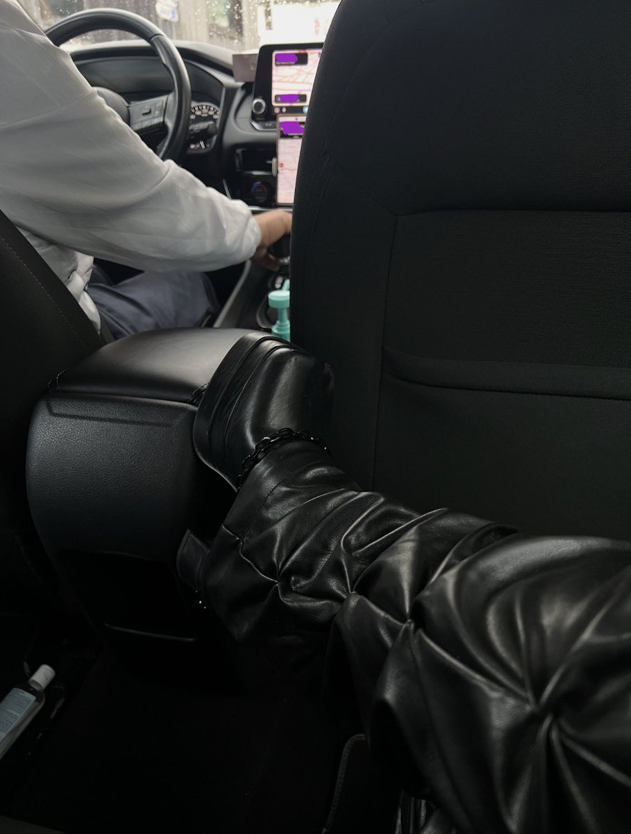 Déesse Debbie 🦇 tweet media