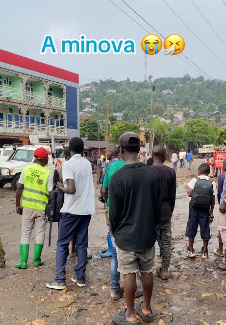 Nyamuhombeza's tweet image. 🚨🔴La cité de #MINOVA🇨🇩 dans l'est de la #RDCongo🇨🇩 reste toujours sous le choc de la barbarie de l'armée rwandaise #RDF🇷🇼. La chasse à l'homme fait que tout jeune garçon est une bête noire à la face de terroristes de la coalition meurtrière #RDF_AFC_M23_TEIRWANEHO🇷🇼.

Les