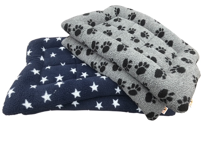 petnhome's tweet photo. Our Padded Pads are like buses.. not sold one for a while then 4 come in at once! 😹
See all or colours here; https://t.co/XD1fUBz9uG
#MHHSBD #petbeds #dogsofX #catsofX #dogbed #catbed #snuggly #cosy #fleece #comfy #pawprints #stars #plain #tartan #padded #madetoorder https://t.co/Z7rG4vjXNm