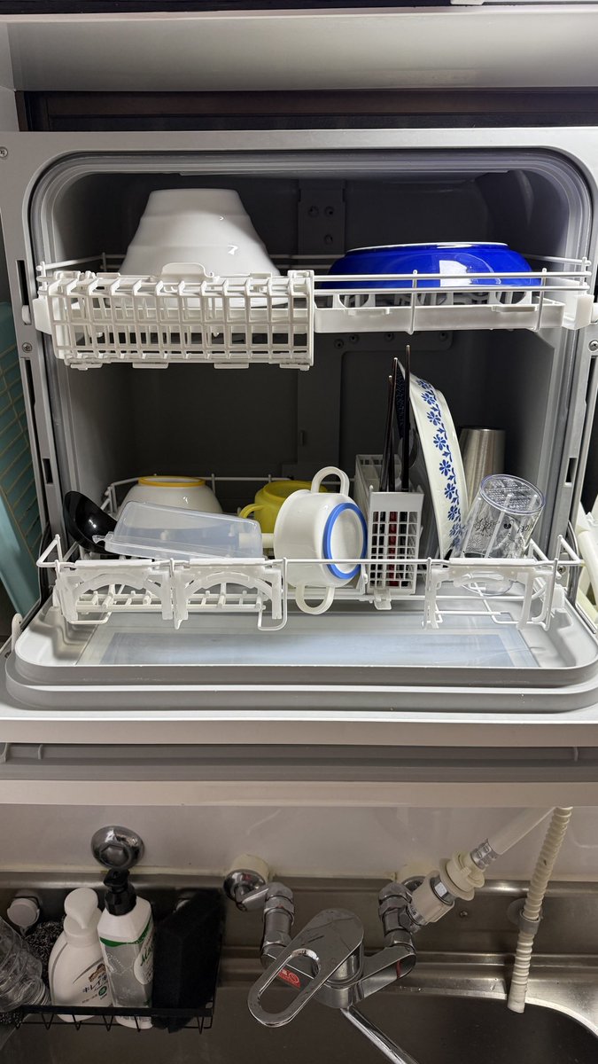 tyarinrin397's tweet photo. 最近は本業+育児でガチで疲れるから22時には寝てます。明日も朝起きたら高単価アフィがﾁｬﾘﾝﾁｬﾘﾝ決まってるんだろうな。ということで、食洗機で洗った食器を棚に直すという世界一ダルい仕事をして寝ます。家事も育児もしながら稼げる高単価アフィはマジでありがたい。では、おやすみなさい。 https://t.co/AQNSWfzM2x