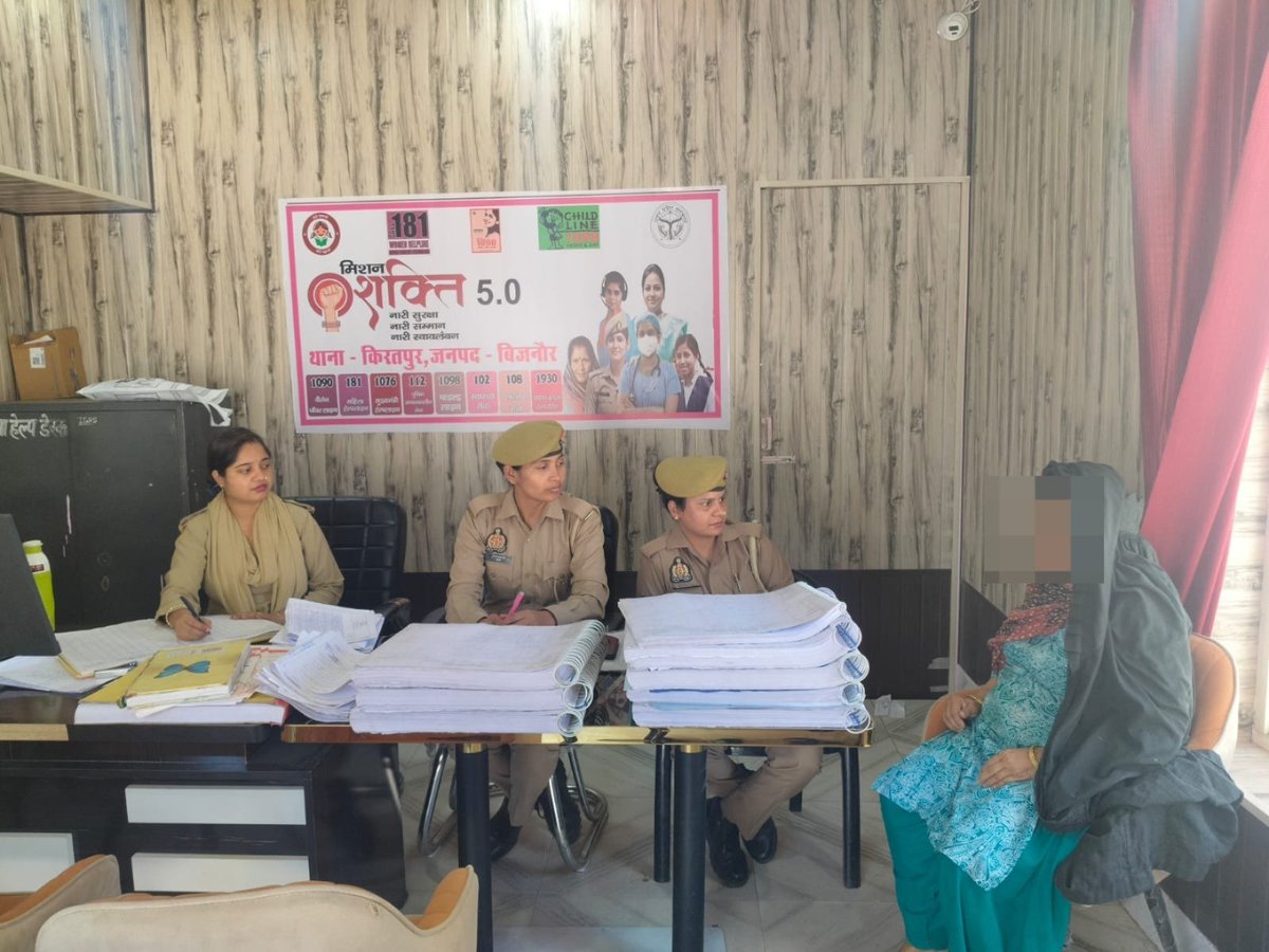 bijnorpolice's tweet image. #SuccessStory
थाना किरतपुर #MissionShakti5 टीम द्वारा की गई कार्यवाही से संतुष्ट होकर पीडिता द्वारा टीम की सराहना करते हुए आभार व्यक्त किया गया। #नारी_सुरक्षा_सम्मान_स्वावलंबन
 #UPPolice