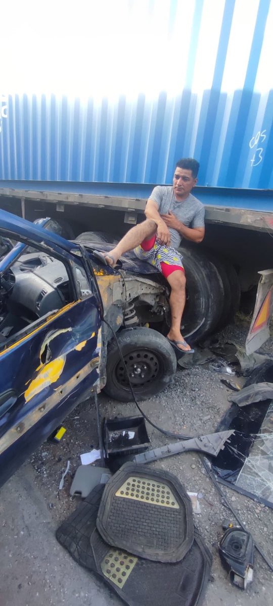 MaGabrielaCamp's tweet photo. Amigos, Juan es jardinero y tuvo un accidente terrible en la vía a Milagro. Necesita ayuda para los gastos de su recuperación, cualquier donación $ le ayuda 🙏. Es un hombre bueno de fe! 

Datos:
Juan Pablo Gutiérrez Menéndez 
Ahorros 27775556 
banco de Guayaquil
CC 1715773204 https://t.co/tpKvceU6SU