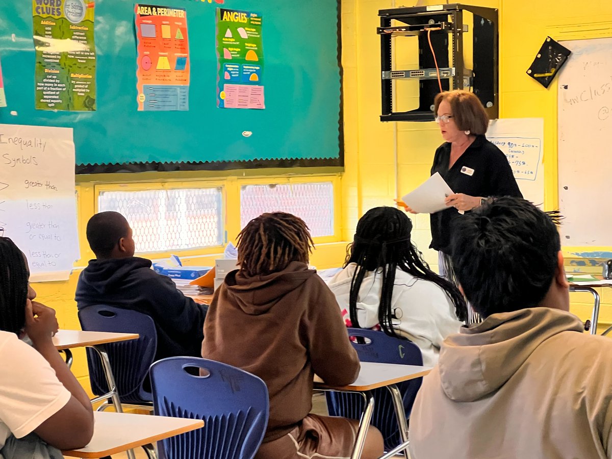 K1Education's tweet image. Kicked off Saturday Bootcamps at Nichols Middle this past weekend 🚀

Strong engagement, focused support, and a great start all around.

Shoutout to Coach Lillian Johnson for leading the charge! 💪

#KidsFirstAlways