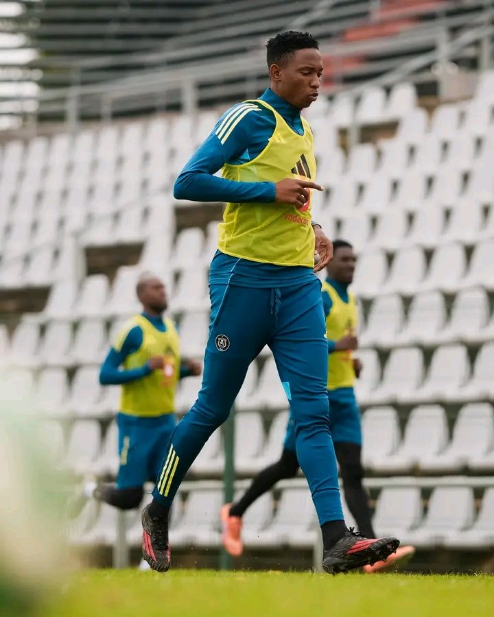 itsdonpapi_'s tweet photo. Ever since he was back to the starting 11 , we've never lost any game... So we weren't against the coach plan of benching Mbatha mahala 🏴‍☠️💀

Amathalente awafani 🔥🏴‍☠️
#EleccionesPerú2026 https://t.co/qMM0N0nM0F