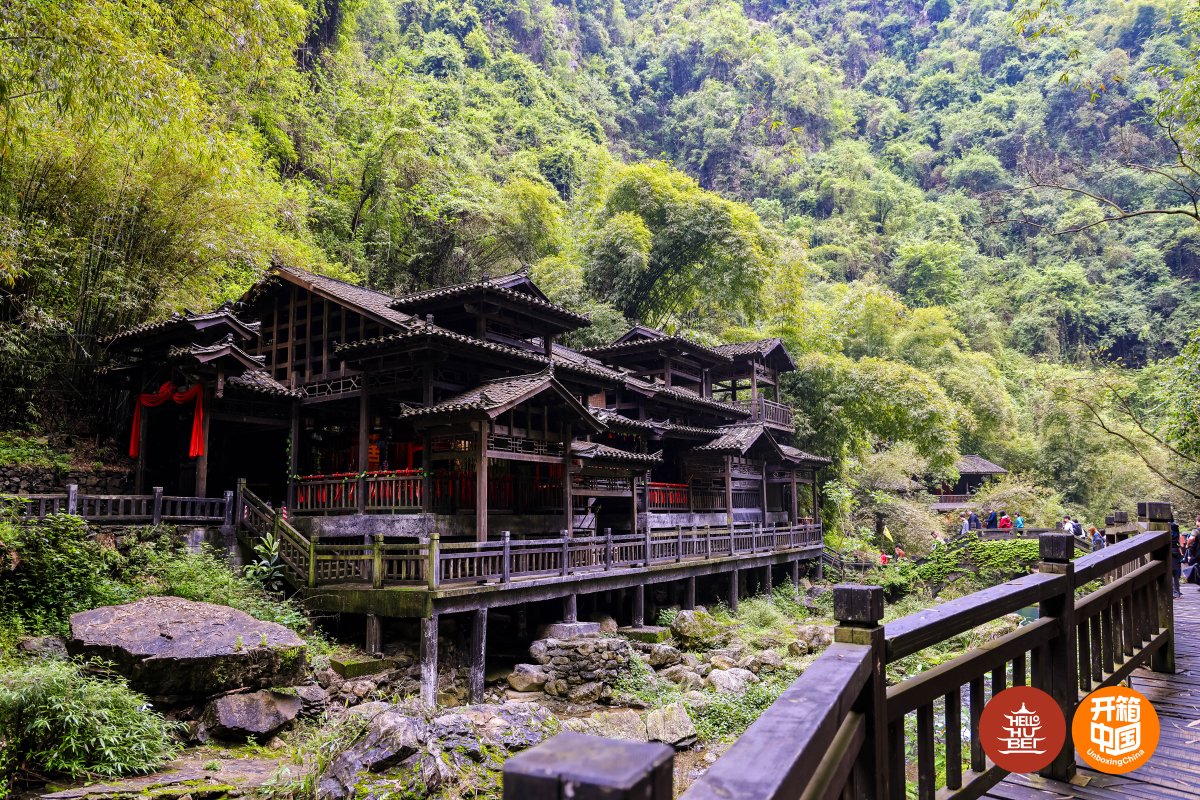 ChinaDaily's tweet photo. A group of international travelers explored Yichang, #Hubei province on Tuesday, wandering through stilt houses of the Tujia ethnic group, watching vibrant folk performances, and enjoying the freshness of green peaks and crystal-clear waters. โจ๐๏ธ #HubeiCulture #SpringByYangtze #CulturalJourney #ChinaBound
Turn China stories into journeys. https://t.co/vQ1Y6WkfVy