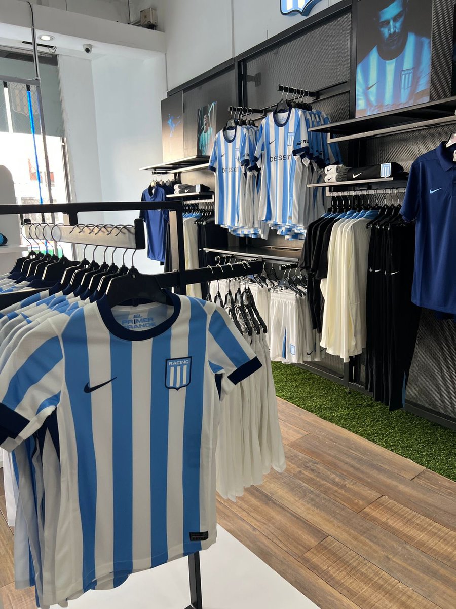 Locademia tweet media