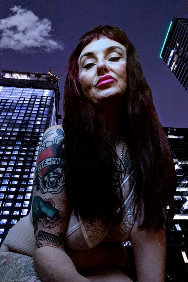 Brando BIGGER tweet media