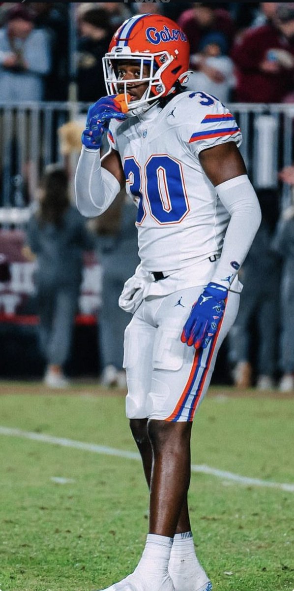 Keon__webb's tweet photo. After a great conversation with coach @ColeHeard_FB I’m proud To announce that I received a offer from @GatorsFB https://t.co/dWkd9qaurb