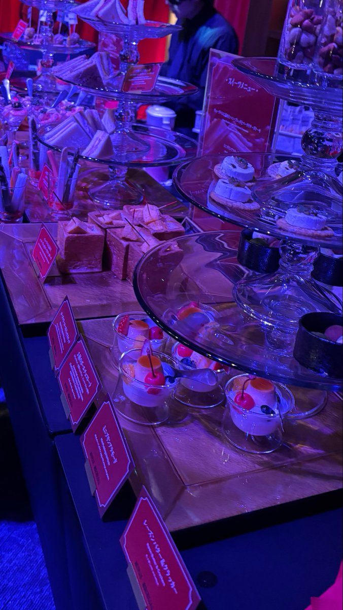 IKIRUwithfun's tweet image. 連投失礼します！『地獄に堕ちるわよ』の配信記念パーティー、やっぱり豪華すぎた🥺

音楽が生バンドだったり、出演者の皆さんによるコメント、会場クイズもあって盛りだくさんだった！ドラマが楽しみすぎる🥺昭和の雰囲気もよかった！みんなにもおすそわけ😊

#地獄に堕ちるわよ #Netflix #Filmarks